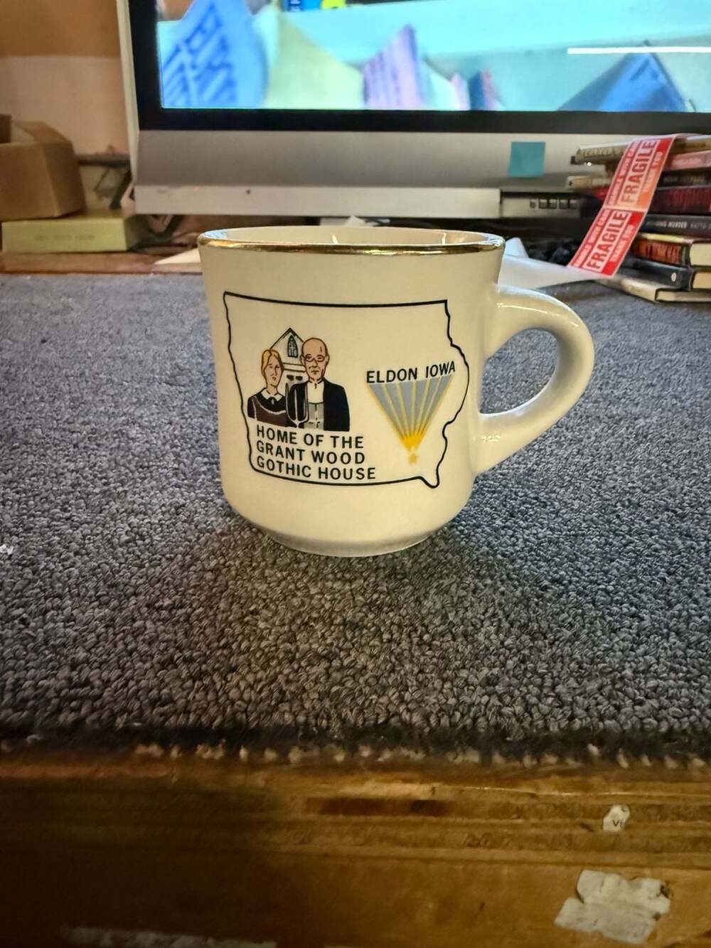 Eldon Iowa Grant Wood Gothic House Souvenir Coffee Mug Gold Trim White